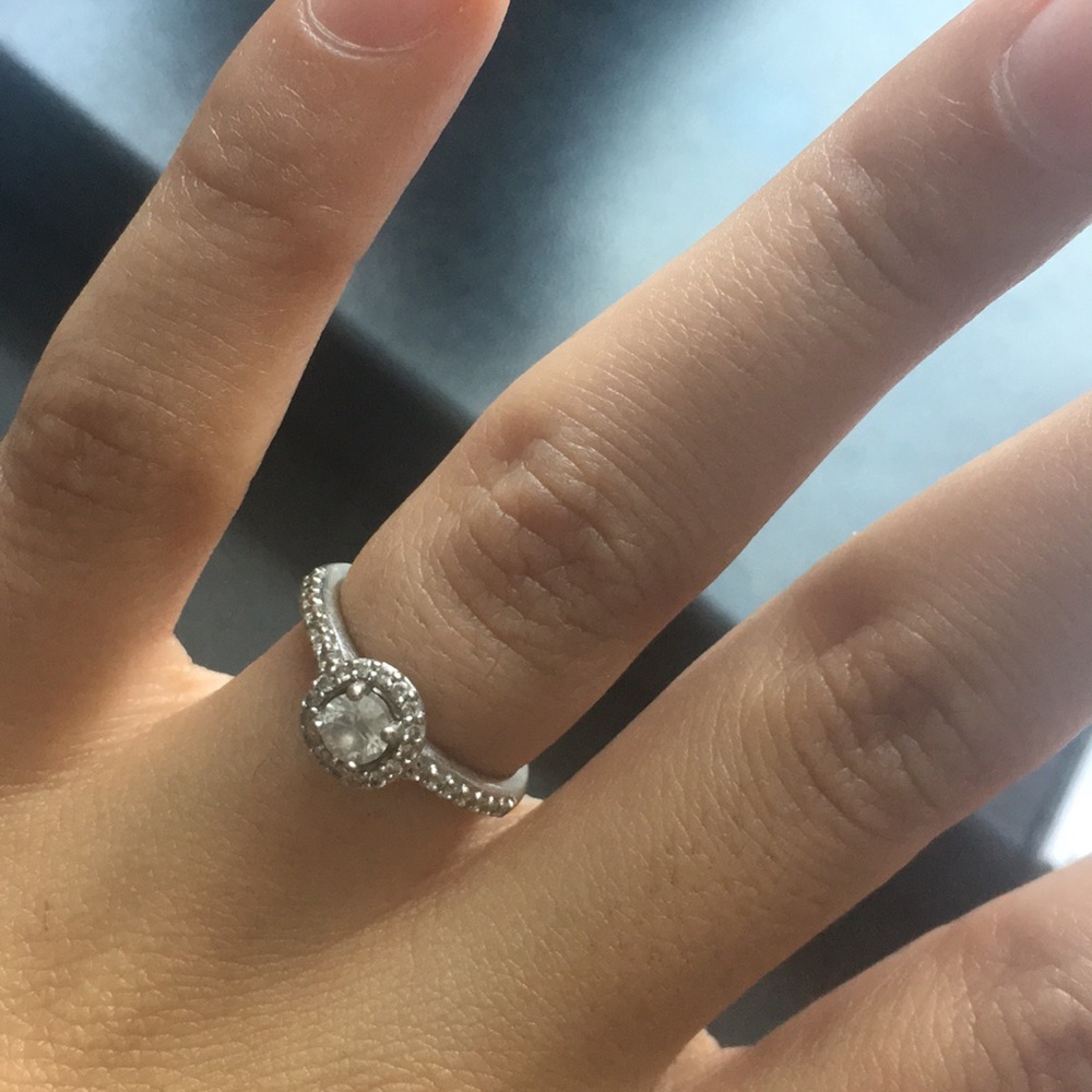 Engagement ring - Picture 5 of 8